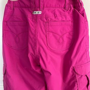 Girls XL (fits Women’s size 2-4) snowboard/ski pants. Has thick padding in rear